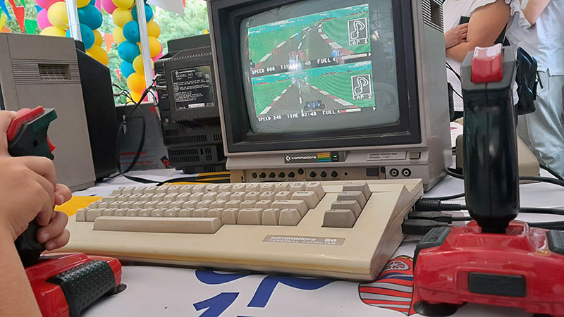 buli15 - Pit Stop II Commodore